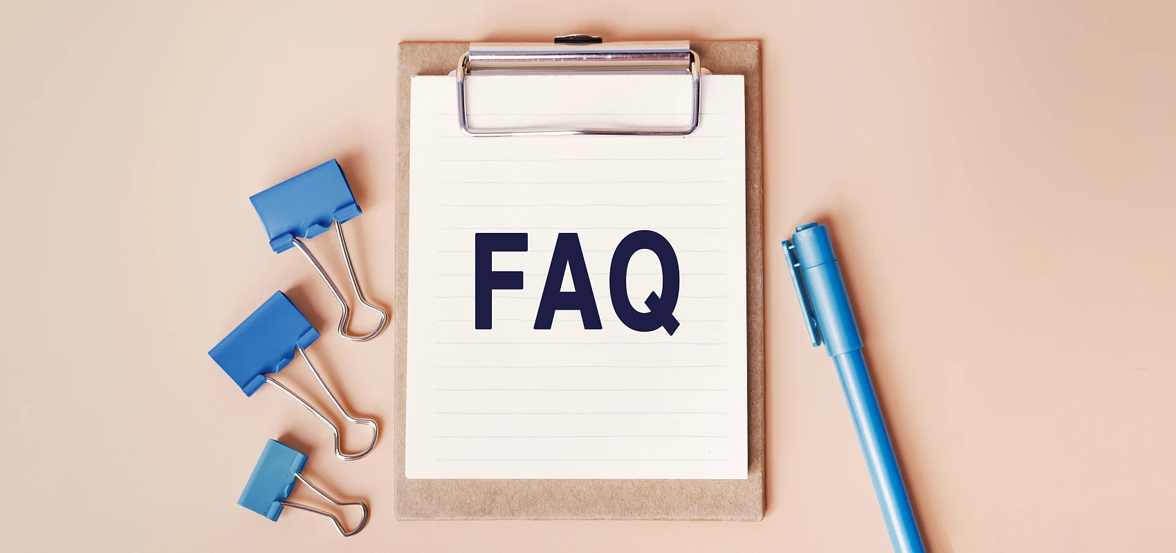ஒயின் பாட்டில் படல பலூன்களை எப்படி தொங்கவிடுவது அல்லது ஏற்பாடு செய்வது?