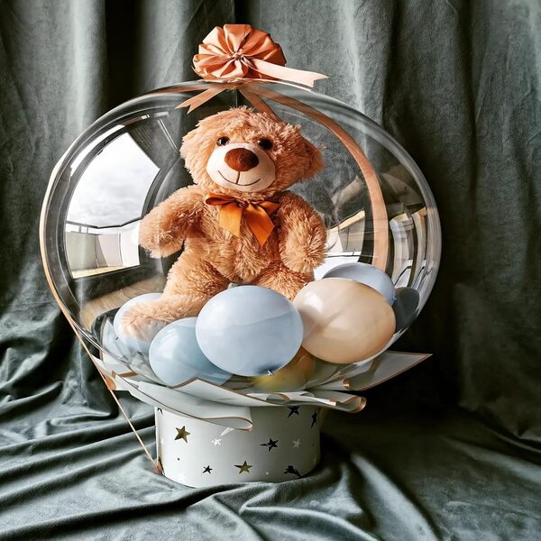 பொம்மை பன்னியுடன் போபோ பலூன்