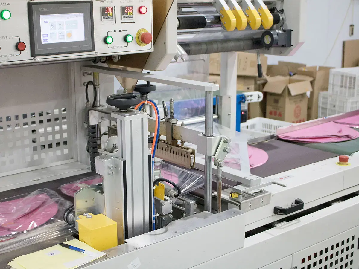 Five-point four-angle and exploding star foil balloon range at Borun Balloon Factory